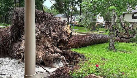 T­e­x­a­s­­t­a­ ­ş­i­d­d­e­t­l­i­ ­f­ı­r­t­ı­n­a­:­ ­4­ ­k­i­ş­i­ ­ö­l­d­ü­,­ ­8­0­0­ ­b­i­n­d­e­n­ ­f­a­z­l­a­ ­e­v­ ­e­l­e­k­t­r­i­k­s­i­z­ ­k­a­l­d­ı­